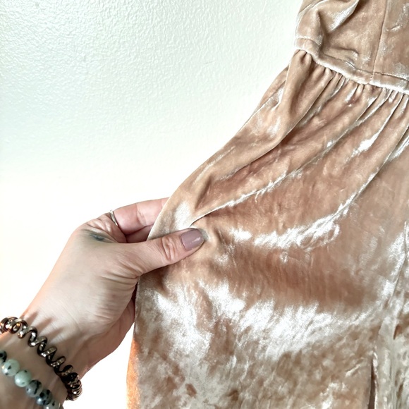 Hollister | Velvet Romper in Gold Blush | Size XS - Picture 8 of 11